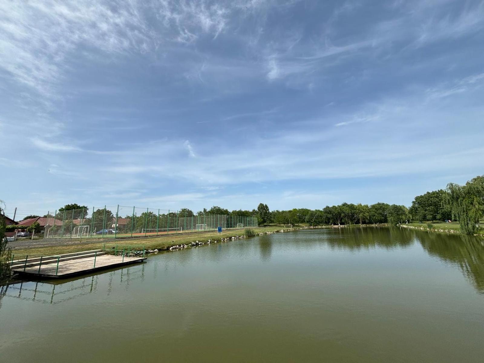 Conacul De Pe Lac Sagu Exterior photo