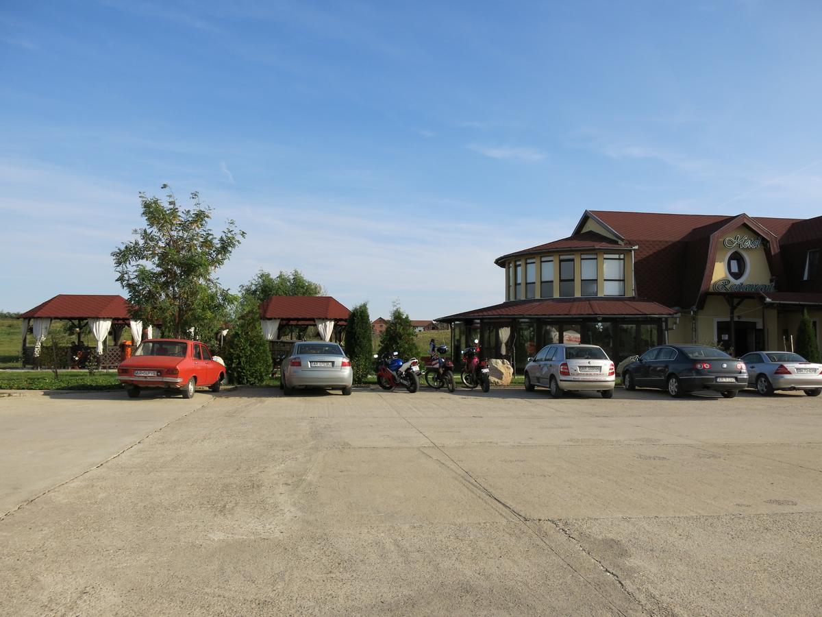 Conacul De Pe Lac Sagu Exterior photo